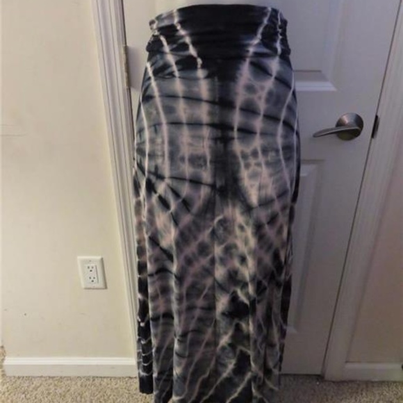 MONO B. GRAY,NAVY,LT PINK TIE DYE  SKIRT M - Picture 1 of 4